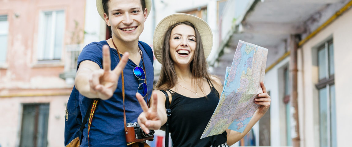 smiling-couple-vacation-city